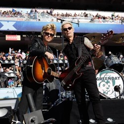 Green Day Akhirnya Tampil di Super Bowl LX, Tapi Lirik Politisnya Dihilangkan