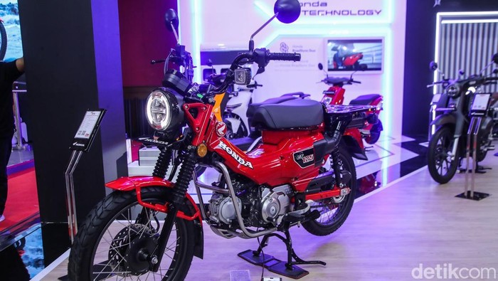 Pebalap Astra Honda Racing Team (AHRT) 2026 bersama jajaran Board of Directors PT Astra Honda Motor pada ajang IIMS 2026 di JIExpo Kemayoran (5/2/2026). Menegaskan komitmen AHM dalam pembinaan balap berjenjang di level nasional dan internasional.