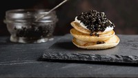 Sesuai dengan namanya, Siberian Sturgeon Caviar diambil dari ikan sturgeon di perairan Siberia. Kini ikan tersebut bahkan masuk dalam daftar hampir punah, sehingga jenis caviar ini sangat langka. Foto: Taste Atlas