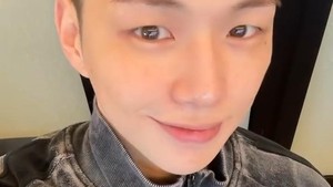 Kang Daniel pamer foto kepala botak di Instagram. (Foto: dok. Instagram @daniel.k.here)