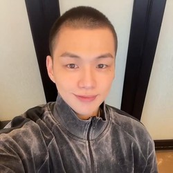 Potret Kang Daniel Gundul, Pamit Buat Wamil