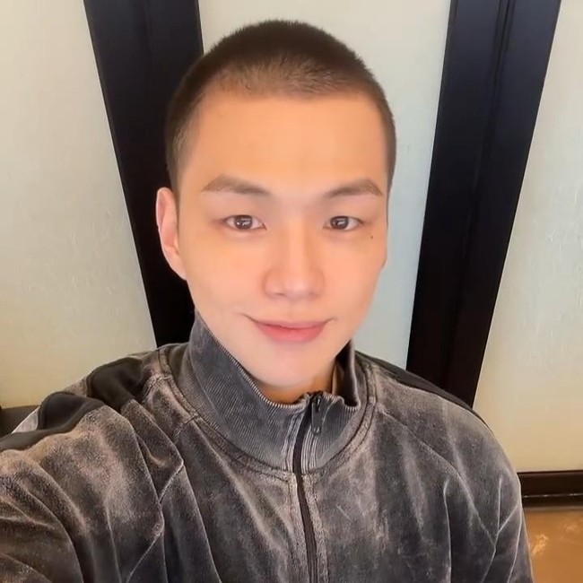 Potret Kang Daniel Gundul, Pamit Buat Wamil