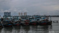 Kapal Nelayan Mangkrak Penuhi Dermaga Muara Angke