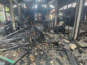 Korsleting Listrik Diduga Jadi Pemicu Kebakaran Pasar Loak Banyuwangi