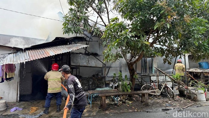 Kebakaran Kios Pasar Loak Banyuwangi