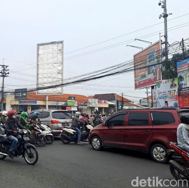 Potret Kemacetan di Perempatan Jalan Gedangan Sidoarjo