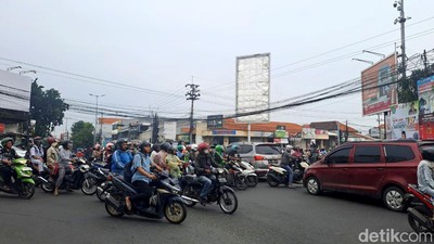 Potret Kemacetan di Perempatan Jalan Gedangan Sidoarjo