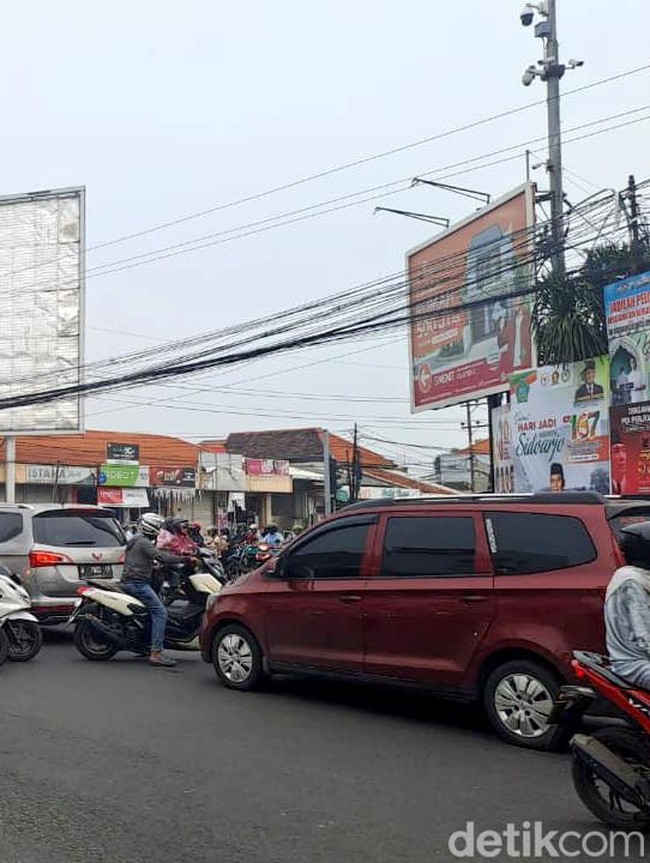 Potret Kemacetan di Perempatan Jalan Gedangan Sidoarjo