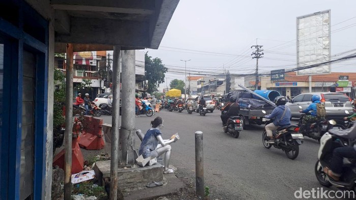 Kemacetan di Perempatan Raya Gedangan Sidoarjo