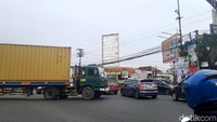 Di tengah kepadatan ini, proyek flyover Gedangan dirancang sebagai solusi jangka panjang.