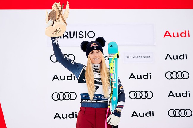 Sebelum insiden ini, Vonn dikenal sebagai salah satu atlet ski paling sukses dengan medali emas downhill Olimpiade Vancouver 2010 serta dua medali perunggu dari beberapa edisi Olimpiade Musim Dingin lainnya. Ia sempat pensiun pada 2019, sebelum akhirnya memutuskan kembali berkompetisi pada akhir 2024. Foto: Getty Images