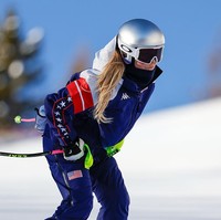 “Ini sangat memilukan. Segalanya terjadi begitu cepat dalam olahraga ini. Dia memiliki kecepatan luar biasa saat berbelok dan lengannya tersangkut, dan semuanya berakhir begitu saja. Setelah semua persiapan, setelah bertahun-tahun kerja keras dan rehabilitasi, semua hal itu,” kata rekan setim Vonn, Bella Wright, seperti dikutip CNN.  Foto: Getty Images