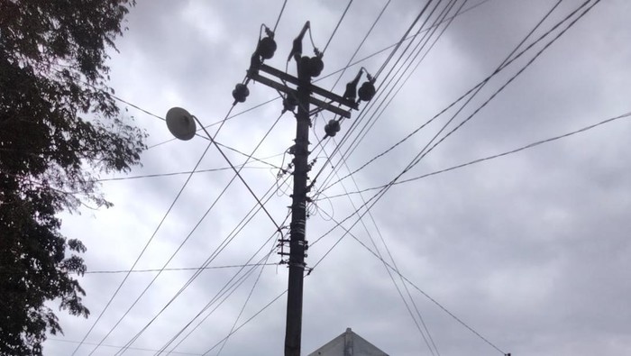 4 Orang Luka Serius Akibat Tersetrum saat Pasang Tiang Bendera di Blora