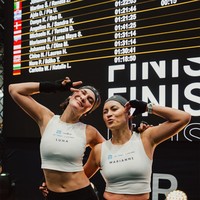 Luna Maya ikut kompetisi bersama sahabatnya, Marianne. Dreamed it. Trained it. Racing it. First HYROX, feeling unstoppable! #HyroxVienna, tulisnya di Instagram. Foto: Dok. Instagram Luna Maya