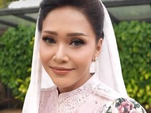 Maia Estianty Melenggang Pakai Baju Ivan Gunawan di 7 Bulanan Alyssa Daguise