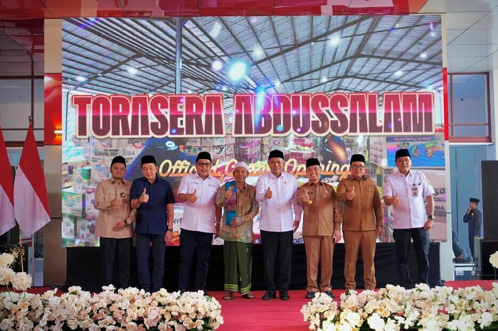 Menkop Resmikan TORASERA Jadi Pusat Distribusi Produk Kopdes Merah Putih