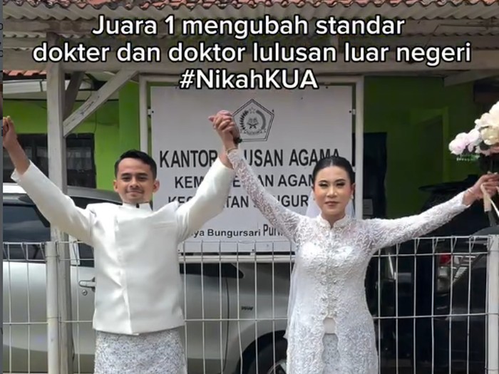 Viral! Pasangan lulusan bergelar Doktor & Dokter pilih nikah di KUA. Ogah gengsi, mereka pilih simpan uang untuk masa depan & lanjut S3. Simpel tapi tetap sah!