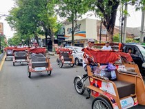 Prabowo Bagikan Becak Listrik untuk 200 Unit ke Lansia di Ponorogo