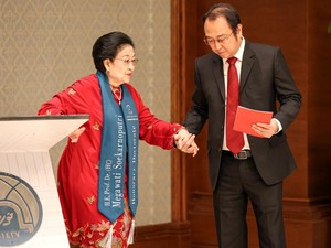 Megawati Tersentuh Saat Cerita Bawa Indonesia Lepas Krisis Ekonomi-Politik
