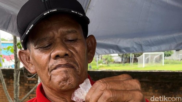Slamet Riyadi (61), penjual dawet di Desa Jetis, Mojokerto yang difitnah melecehkan siswi SD