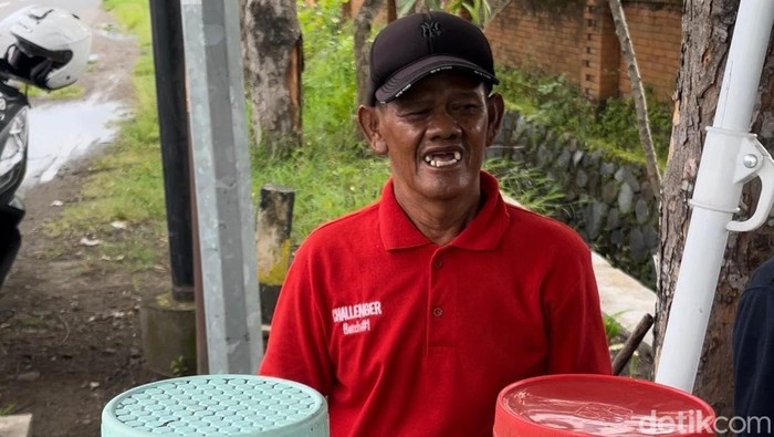 Slamet Riyadi (61), penjual dawet di Desa Jetis, Mojokerto yang difitnah melecehkan siswi SD