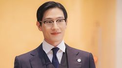 Potret Karismatik Noh Sang Hyun dan Gong Seung Yeon di Perfect Crown