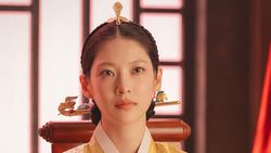 Potret Karismatik Noh Sang Hyun dan Gong Seung Yeon di Perfect Crown