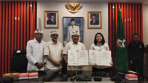Perjanjian kerjasama pendampingan hukum diteken Pemerintah Kabupaten Bangli dan Kejari Bangli di kantor Bupati Bangli, Senin (9/2/2026). (Dok Pemkab Bangli).