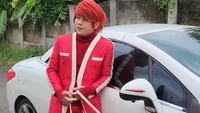 Pesulap Merah kini tinggal punya satu istri, yakni Ratu Rizky Nabila. Istri pertamanya meninggal dunia karena kanker. (Foto: dok Instagram marcelradhival1)