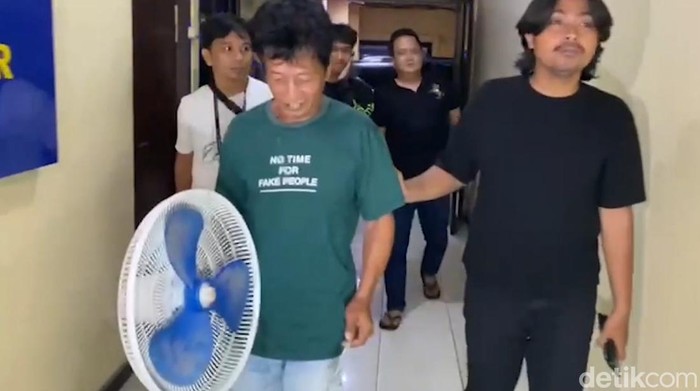 Polisi menangkap pria yang memukul istrinya pakai kipas angin di Makassar.