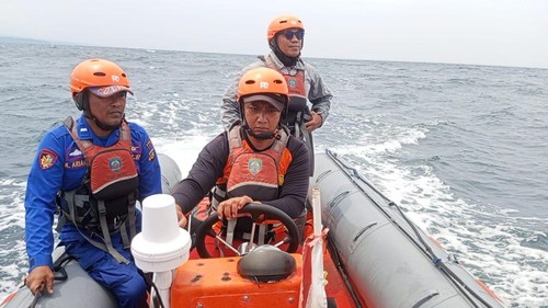 Proses pencarian hari ke-2 nelayan yang hilang di perairan Bunutan, Kecamatan Abang, Karangasem, Senin (9/2/2026) (foto: Dok. Basarnas Karangasem)