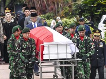 Prosesi Pemakaman Agus Widjojo di TMPNU Kalibata Berlangsung Khidmat