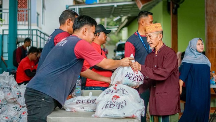 PWI Pusat & Artha Graha Gelar Baksos di Ponpes Nurul Ibad Jelang HPN 2026