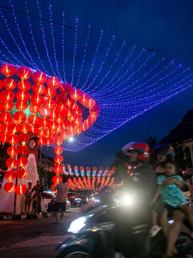 Ribuan Lampion Hiasi Pasar Gede Solo Sambut Imlek 2026