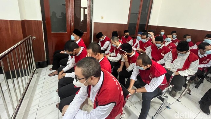 Sidang perkara pesta gay di PN Surabaya