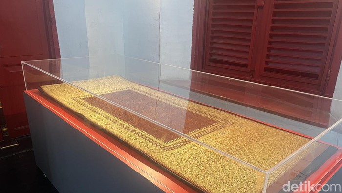 Songket Limar Bunga Cogan Dipamerkan di Museum SMB II Palembang