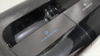 Untuk bagian atasnya terdapat dua tempat penampungan air bersih dan kotor. Foto: Panji Saputro/detikINET