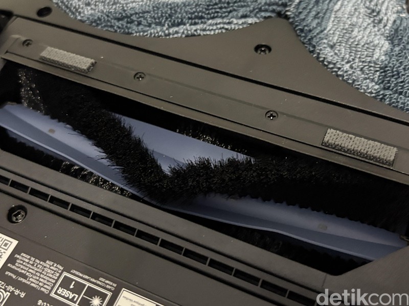 Begini tampilan Eufy Omni C20, vacuum cleaner yang jago banget bersih-bersih. Kegiatan menyapu dan mengepel menjadi lebih mudah.