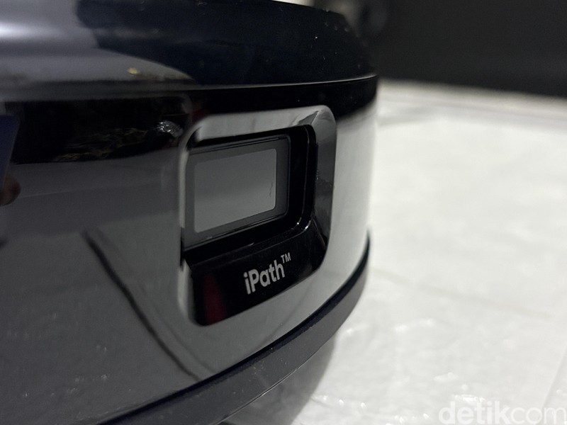 Begini tampilan Eufy Omni C20, vacuum cleaner yang jago banget bersih-bersih. Kegiatan menyapu dan mengepel menjadi lebih mudah.