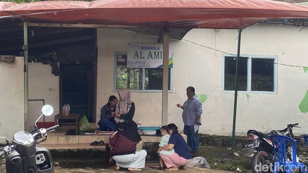Tanah Bergerak Semarang Suasana rumah warga terdampak tanah gerak di Kelurahan Jangli, Kecamatan Tembalang, Kota Semarang, Senin (9/2/2026).