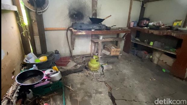 Suasana rumah warga terdampak tanah gerak di Kelurahan Jangli, Kecamatan Tembalang, Kota Semarang, Senin (9/2/2026).