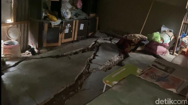 Suasana rumah warga terdampak tanah gerak di Kelurahan Jangli, Kecamatan Tembalang, Kota Semarang, Senin (9/2/2026).