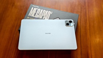 Dari sisi desain, tablet ini hadir dengan bodi logam ultra-tipis sekitar 7 mm yang terasa ringan dan ramping saat digunakan dalam waktu lama. Tecno menawarkan dua pilihan warna, yakni Ice Blue dan Moondust Grey, yang mengusung gaya minimalis dan modern. Foto: Adi Fida Rahman/detikINET