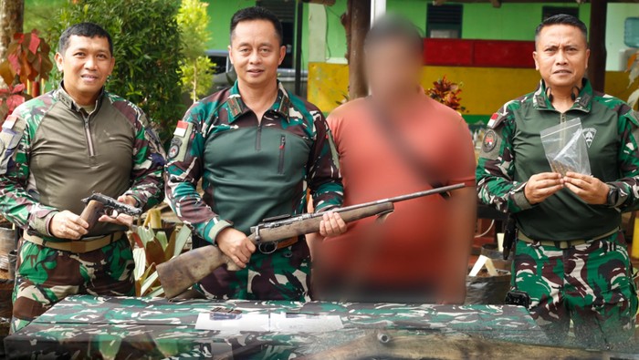 TNI menagamankan 2 pucuk senpi dan amunisi di Jayapura.