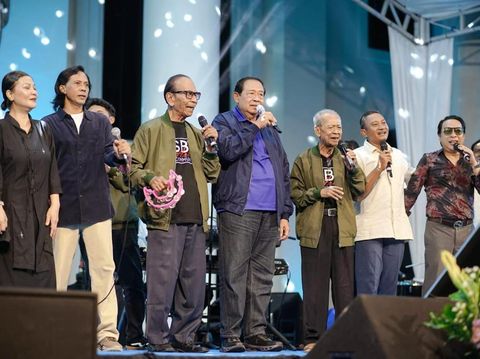 Tribute to Koes Plus SBY gelar Tribute to Koes Plus di Plaza Museum & Galeri SBY*ANI, Pacitan, Jawa Timur.