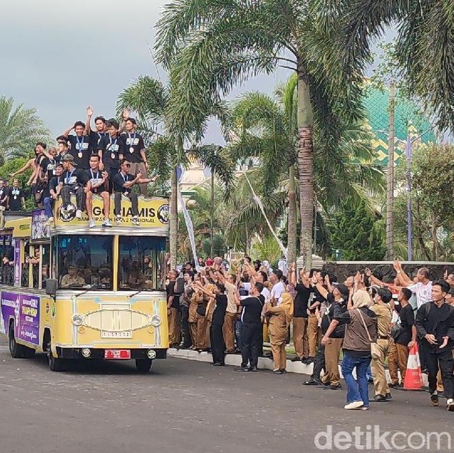 Tumpah Ruah, Suporter Rayakan PSGC Ciamis Kembali ke Liga 2