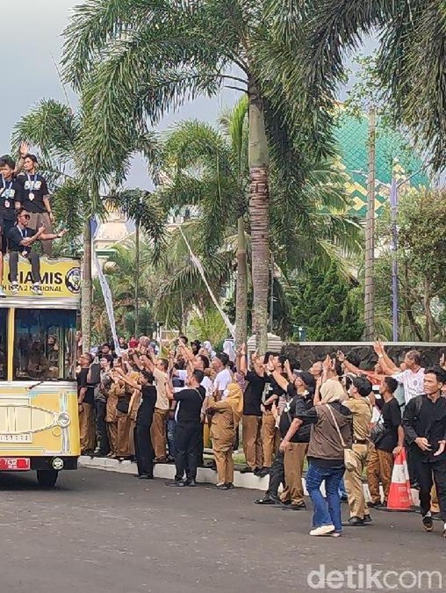 Tumpah Ruah, Suporter Rayakan PSGC Ciamis Kembali ke Liga 2