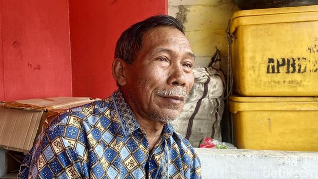 Udin Samsudin, salah satu nelayan yang terdampak polusi PLTU Pelabuhanratu