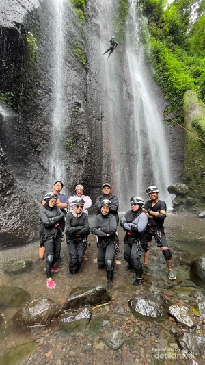 Wisata Adrenalin di Curug Nangka