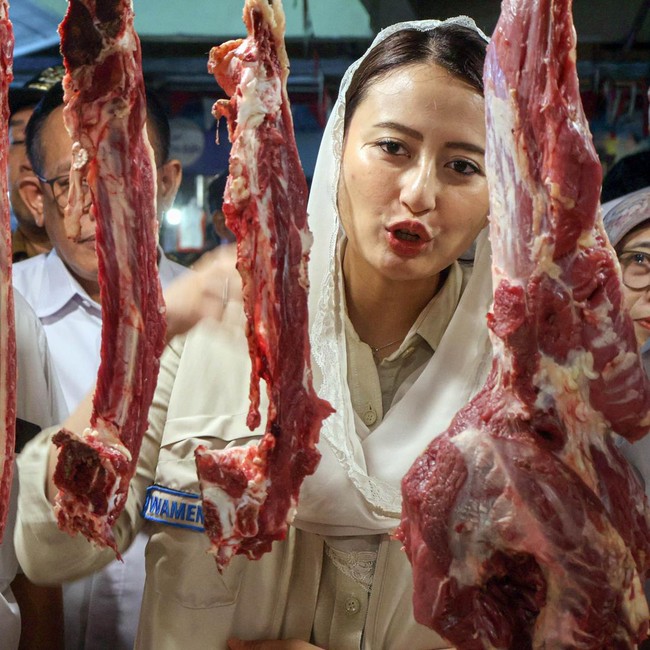 Wamendag Tinjau Harga Bahan Pokok di Pasar Cisalak Jelang Ramadan